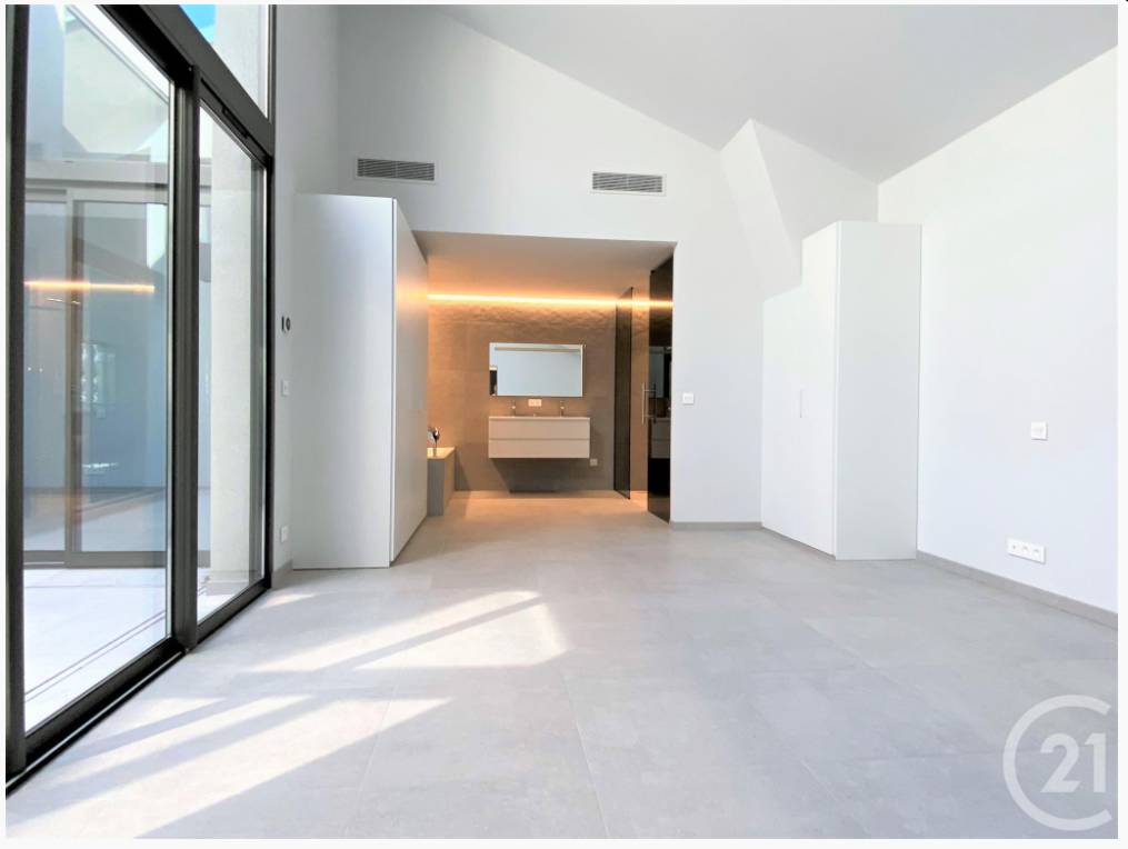 Appartement neuf à vendre à Saint-Tropez place des Lices avec Thibon luxury properties Thomas Thum Immobilier Saint Tropez